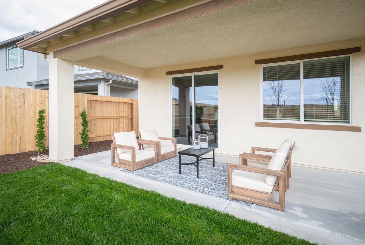 LSC_Meander_WindingCreek_Pic_Res3025_CoveredPatio_F1